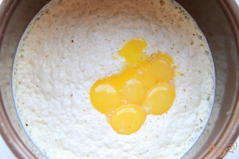Фото приготовление рецепта: Пасхальный кулич с изюмом и  апельсиновой цедрой шаг №6