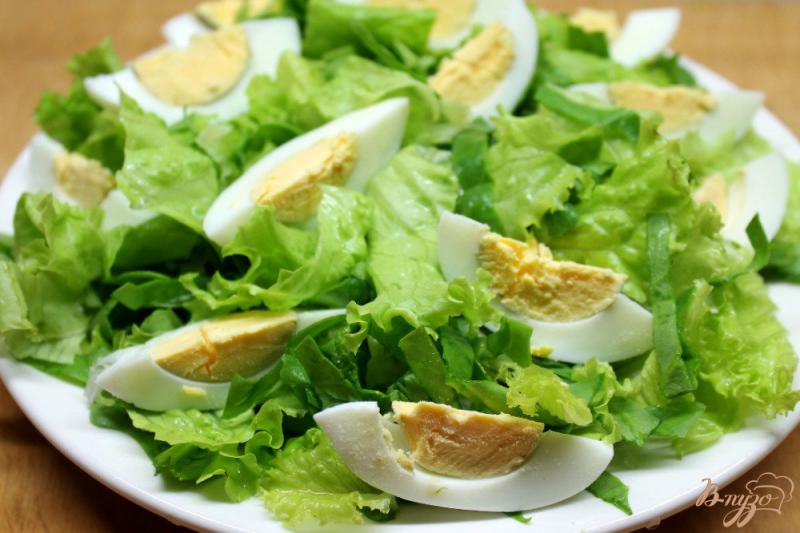 Фото приготовление рецепта: Салат с яйцом и печенью трески шаг №3