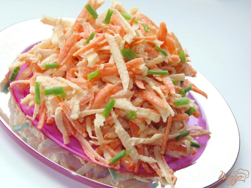 Фото приготовление рецепта: Салат из моркови, корня сельдерея и яблока шаг №5