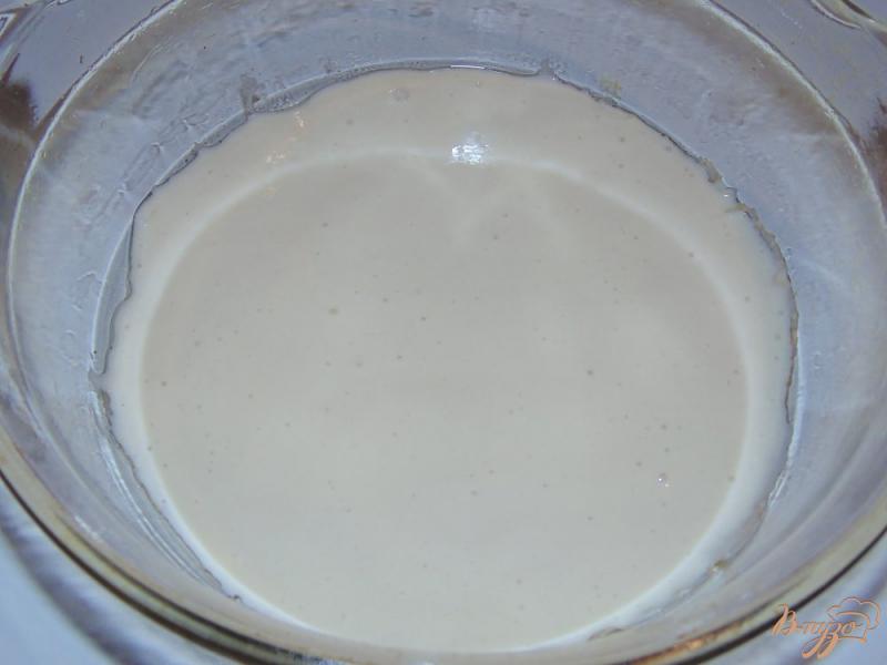 Фото приготовление рецепта: Заливной пирог с шампиньонами, луком и морковью шаг №4