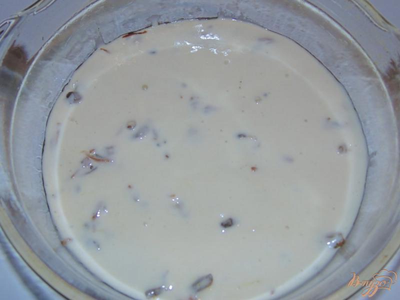 Фото приготовление рецепта: Заливной пирог с шампиньонами, луком и морковью шаг №6