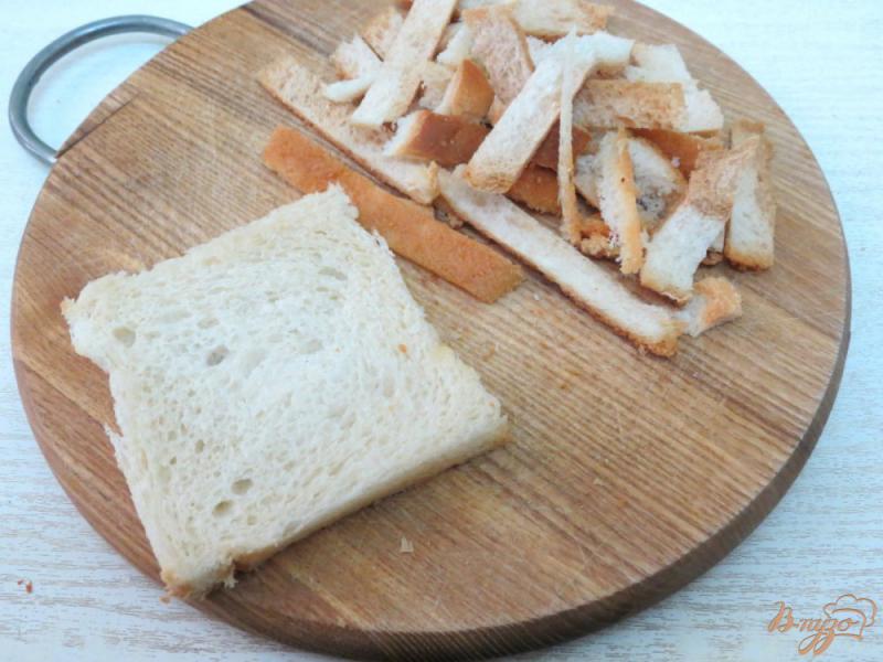 Фото приготовление рецепта: Тарталетки хлебные с куриным салатом шаг №2