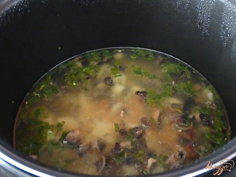 Фото приготовление рецепта: Грибной суп на бульоне из копченостей шаг №6