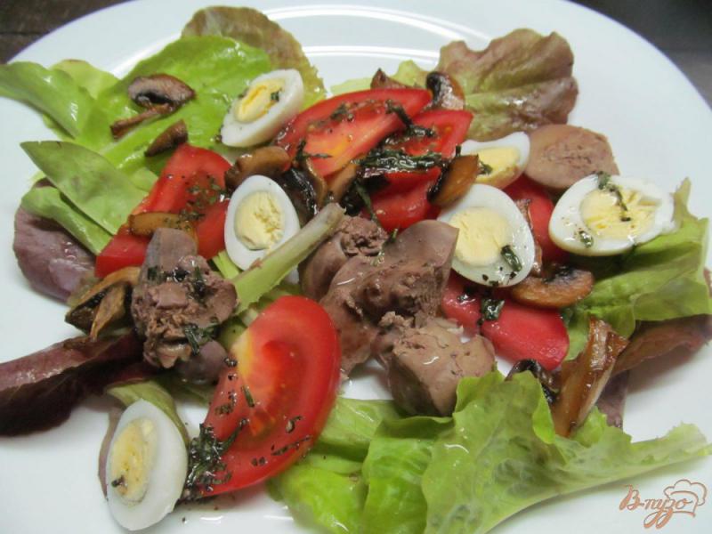 Фото приготовление рецепта: Салат из куриной печени с грибами шаг №9