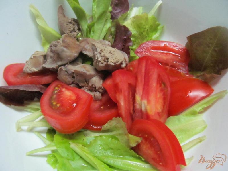Фото приготовление рецепта: Салат из куриной печени с грибами шаг №7