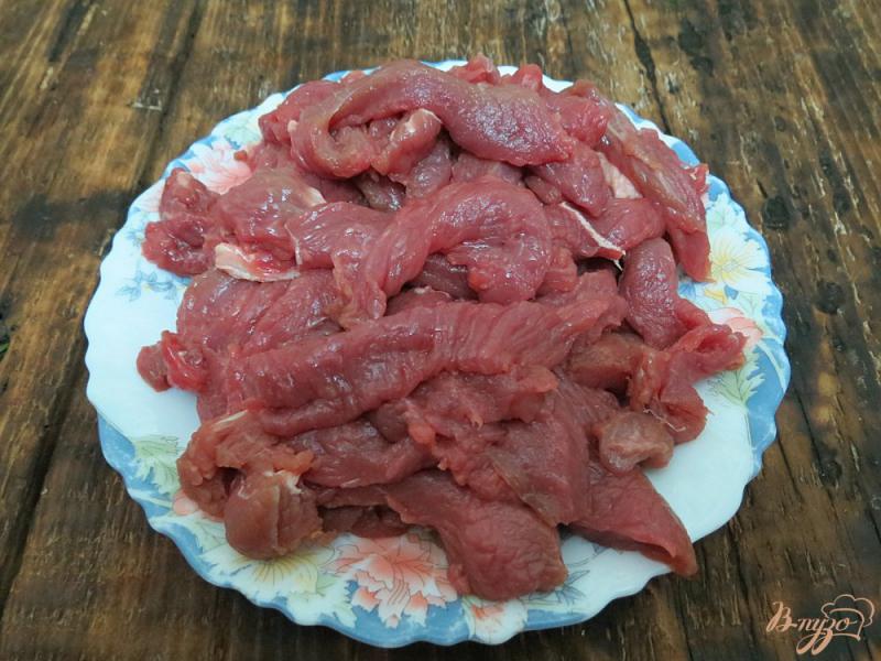 Фото приготовление рецепта: Бефстроганов из говядины с солёными огурцами шаг №2
