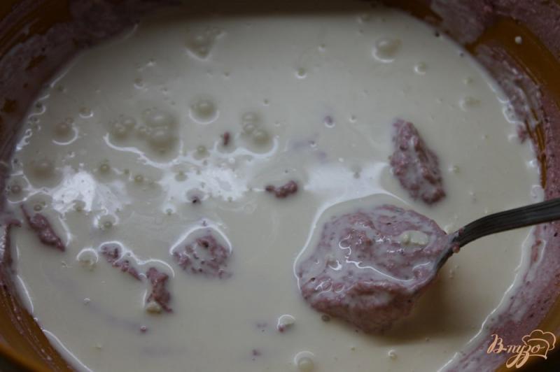 Фото приготовление рецепта: Клубнично - шоколадный творожный чизкейк шаг №17