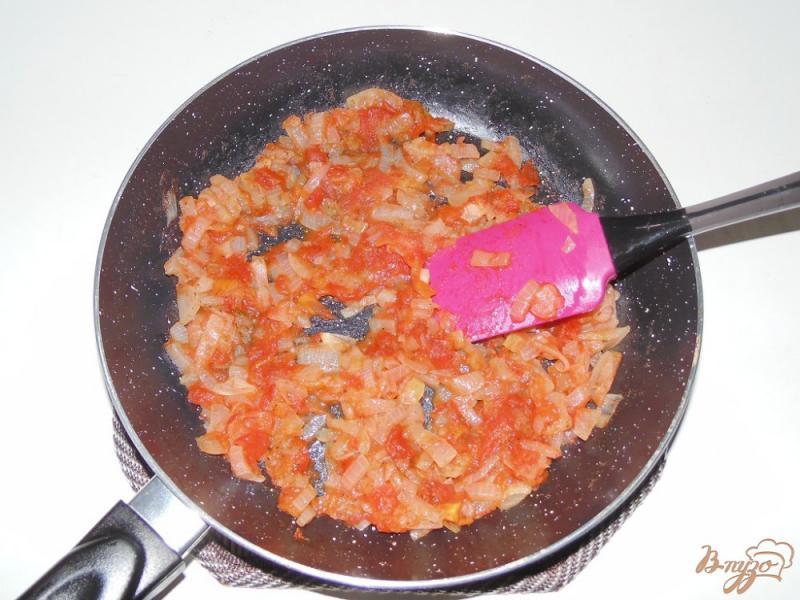 Фото приготовление рецепта: Домашний томатный соус с луком шаг №5