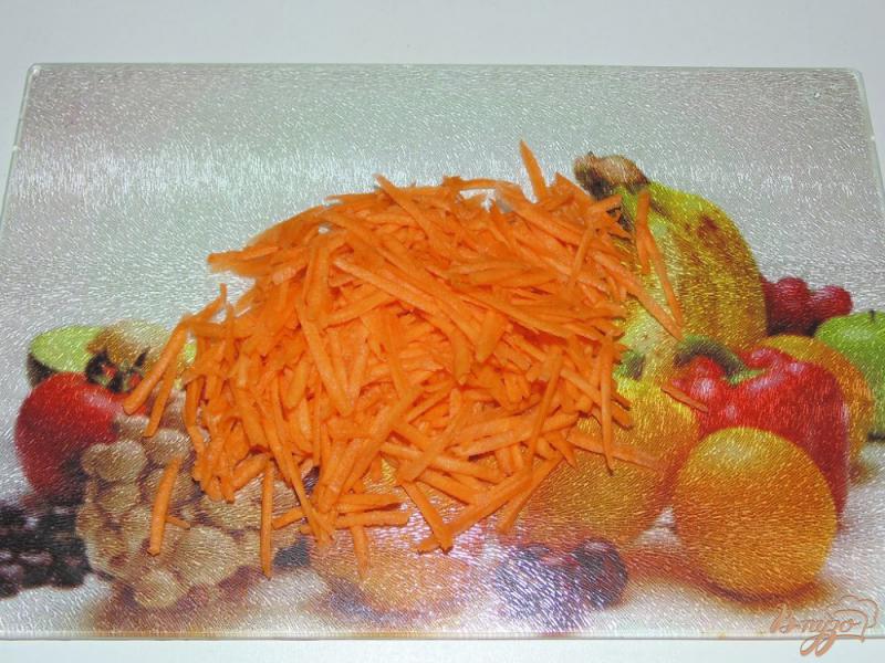 Фото приготовление рецепта: Острый салат из цветной капусты с морковью и адыгейским сыром шаг №2
