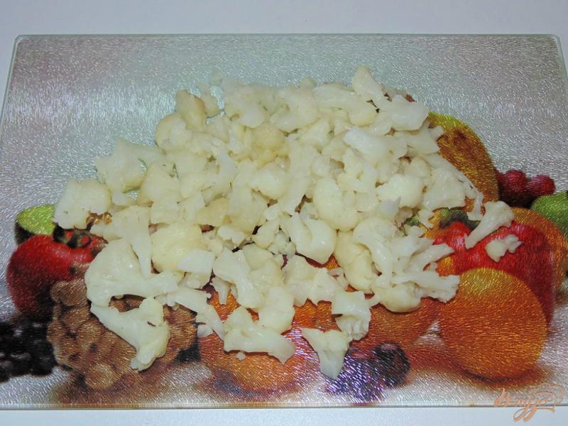 Фото приготовление рецепта: Острый салат из цветной капусты с морковью и адыгейским сыром шаг №1