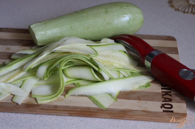 Фото приготовление рецепта: Салат к шашлыку из молодых кабачков шаг №1