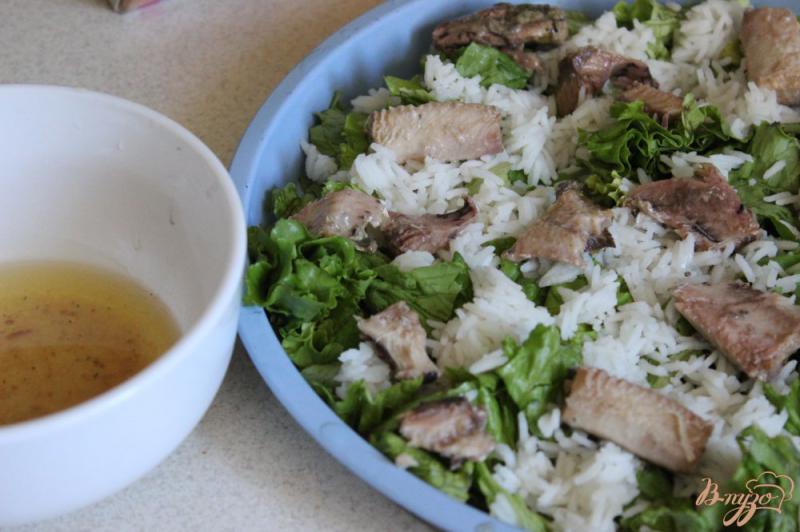 Фото приготовление рецепта: Салат с сардинами и рисом шаг №3