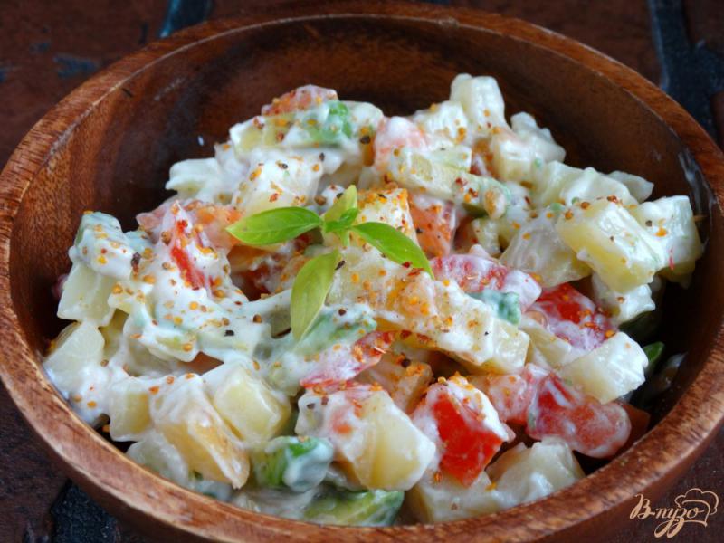 Фото приготовление рецепта: Салат из картофеля и авокадо шаг №5