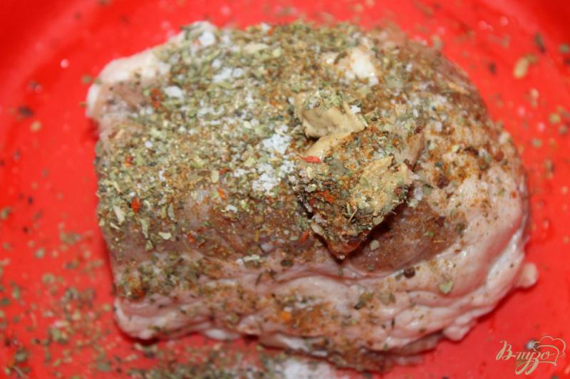 Фото приготовление рецепта: Буженина с свиного ошейка в специях и горчице шаг №4