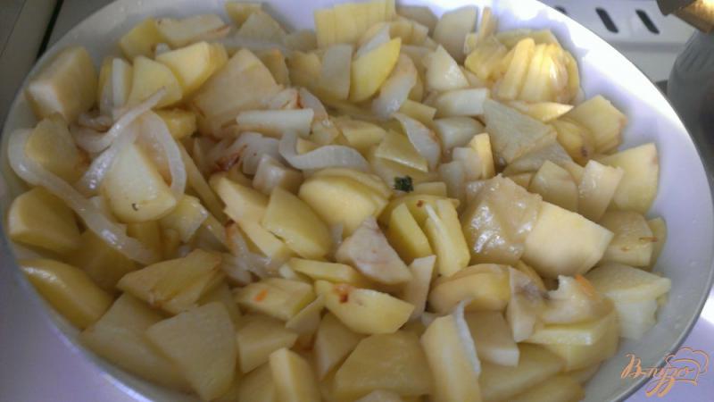 Фото приготовление рецепта: Жареный картофель с паприкой шаг №2