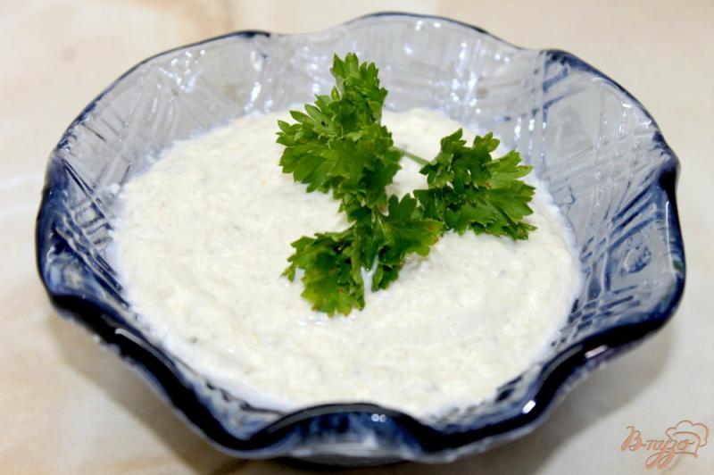 Фото приготовление рецепта: Белый соус с каперсами, оливками и чили шаг №6