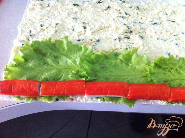Фото приготовление рецепта: Лаваш с сырным салатом и крабовыми палочками шаг №3
