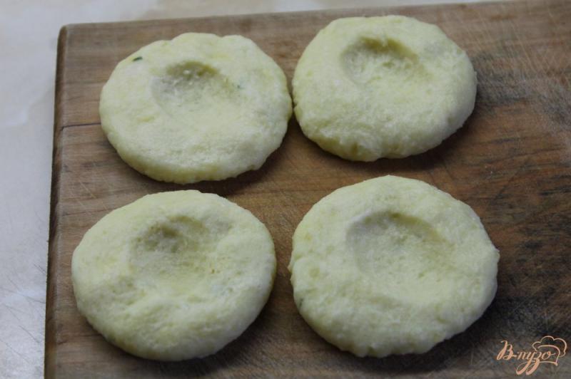 Фото приготовление рецепта: Картофельные зразы фаршированные кабачком шаг №6