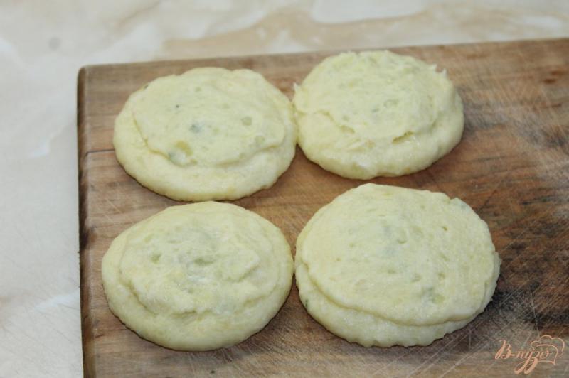 Фото приготовление рецепта: Картофельные зразы фаршированные кабачком шаг №8