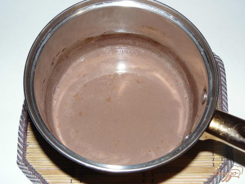 Фото приготовление рецепта: Какао с корицей и ванильным сахаром шаг №4