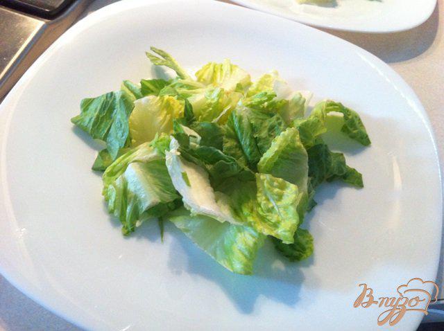 Фото приготовление рецепта: Овощной салат с копчёным кальмаром шаг №3