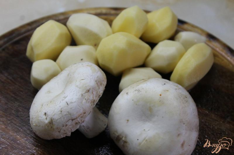 Фото приготовление рецепта: Картофельные драники с шампиньонами шаг №1