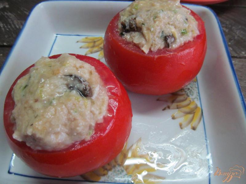 Фото приготовление рецепта: Запеченные фаршированные помидоры шаг №3