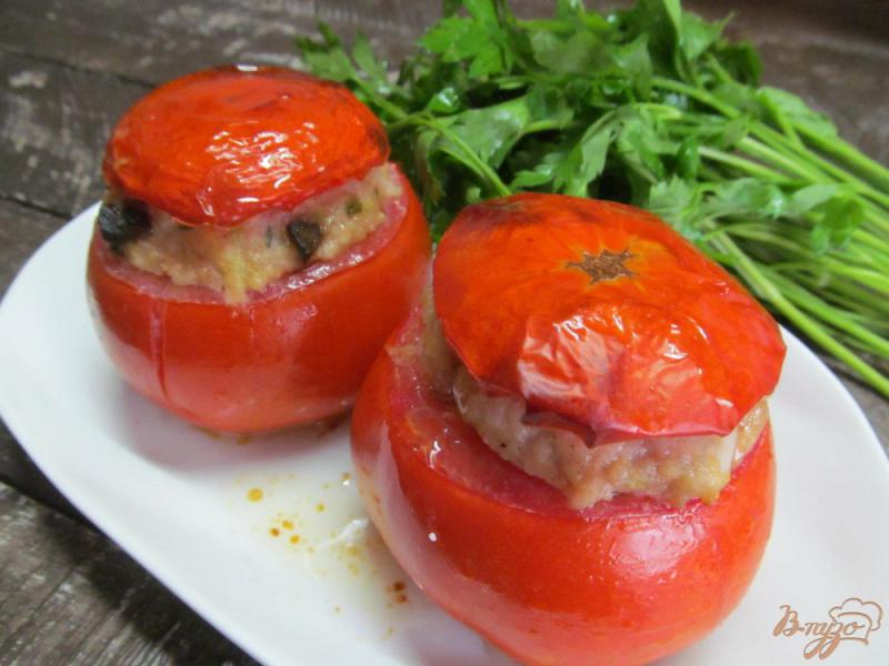Фото приготовление рецепта: Запеченные фаршированные помидоры шаг №5