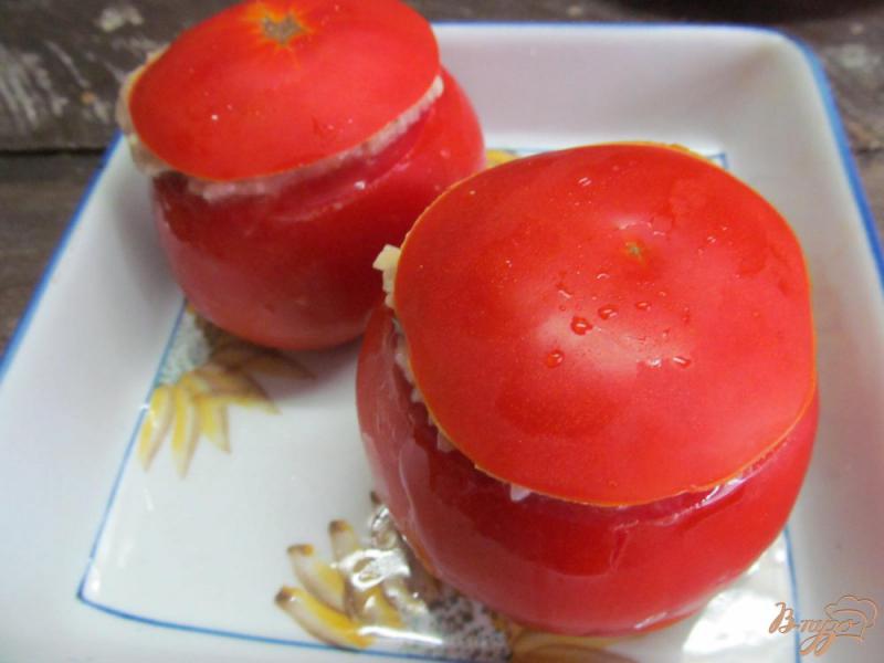 Фото приготовление рецепта: Запеченные фаршированные помидоры шаг №4