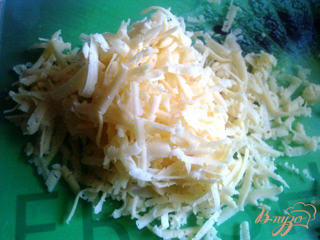 Фото приготовление рецепта: Салат из курицы, шампиньонов и ананаса шаг №4