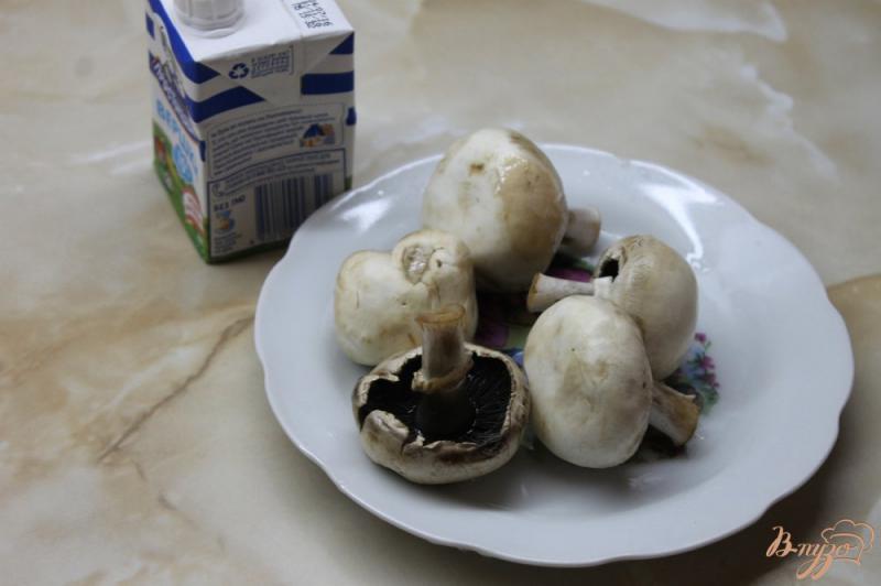 Фото приготовление рецепта: Сливочный соус с грибами шаг №1