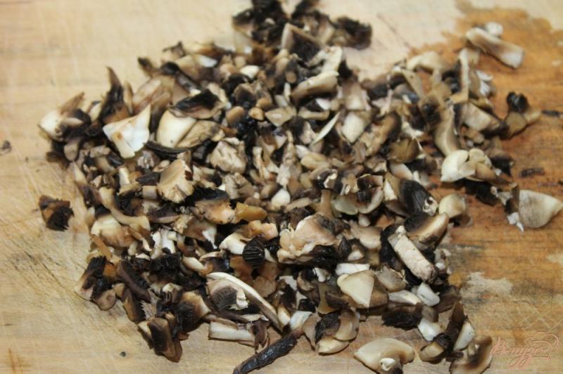Фото приготовление рецепта: Сливочный соус с грибами шаг №2
