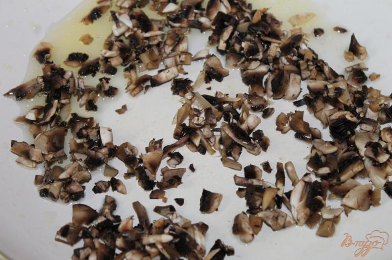Фото приготовление рецепта: Сливочный соус с грибами шаг №3