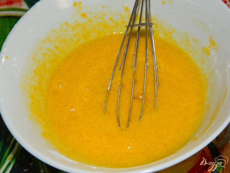 Фото приготовление рецепта: Сырно-лимонный пирог со свежими ягодами шаг №4