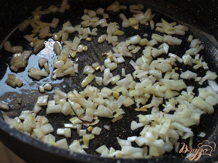 Фото приготовление рецепта: Салат с консервированными кальмарами шаг №1