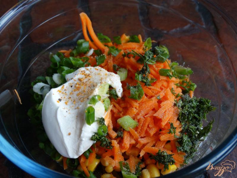 Фото приготовление рецепта: Салат с морской капустой и кукурузой шаг №5