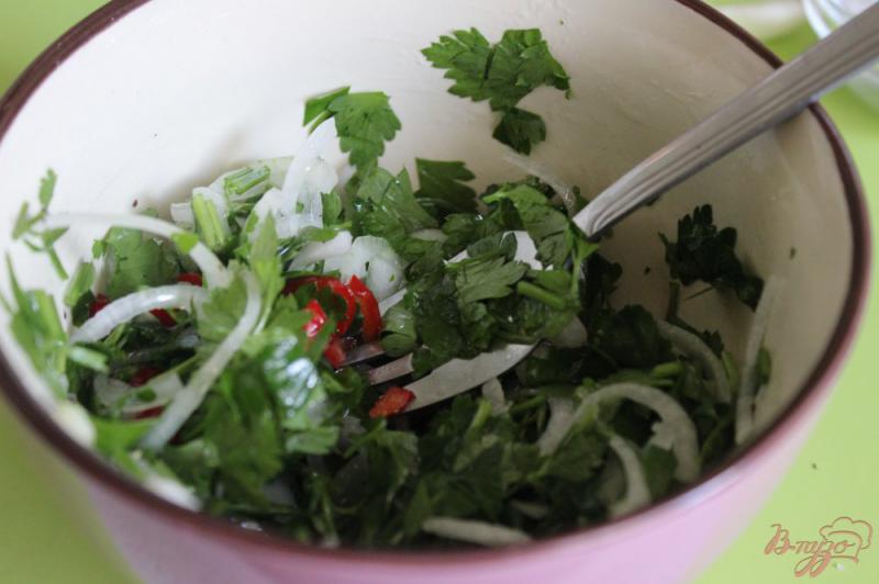 Фото приготовление рецепта: Семга с водкой и салатом из петрушки шаг №7