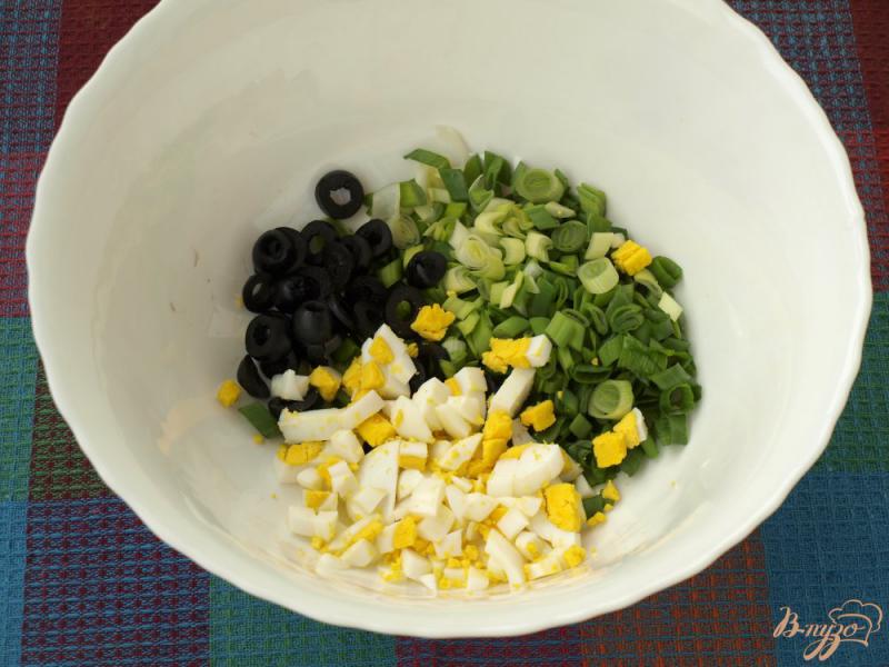 Фото приготовление рецепта: Салат из тунца с рисом и яйцом шаг №1