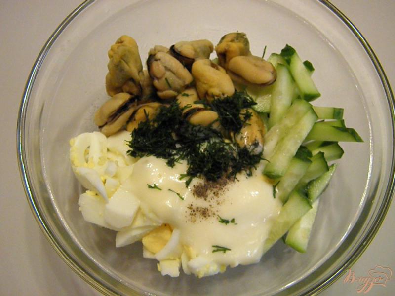 Фото приготовление рецепта: Салат из мидий шаг №3