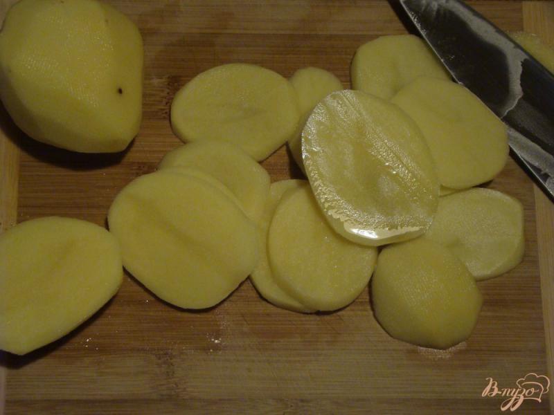 Фото приготовление рецепта: Пирог с грибами и картофелем шаг №2