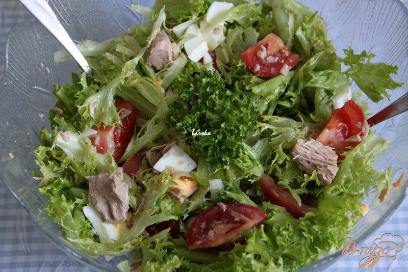 Фото приготовление рецепта: Зеленый салат с овощами и тунцом шаг №4