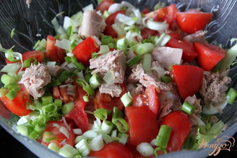 Фото приготовление рецепта: Зеленый салат с овощами и тунцом шаг №2