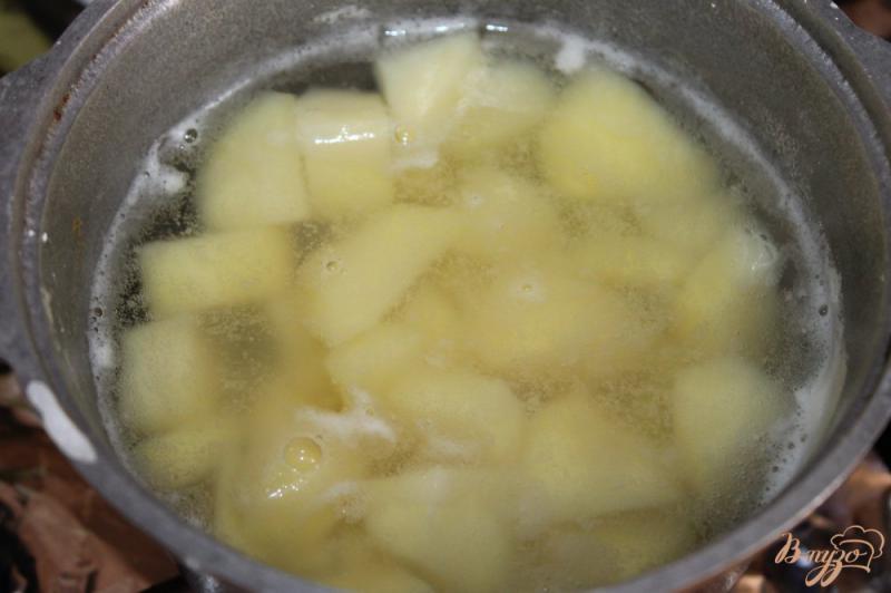 Фото приготовление рецепта: Картофельные зразы с оливками и перцем шаг №1