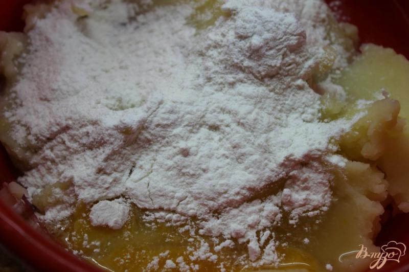 Фото приготовление рецепта: Картофельные зразы с оливками и перцем шаг №3