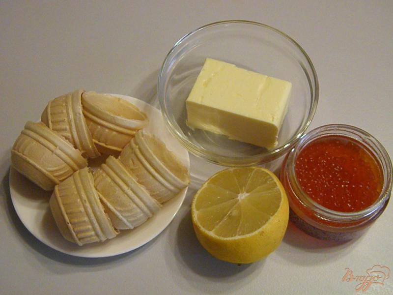 Фото приготовление рецепта: Тарталетки с икрой и лимоном шаг №1