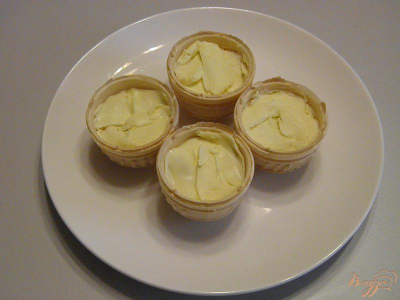 Фото приготовление рецепта: Тарталетки с икрой и лимоном шаг №2