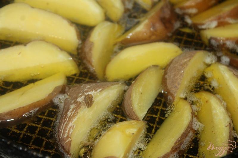 Фото приготовление рецепта: Картофель по - креольски с баклажанами и луком шаг №3