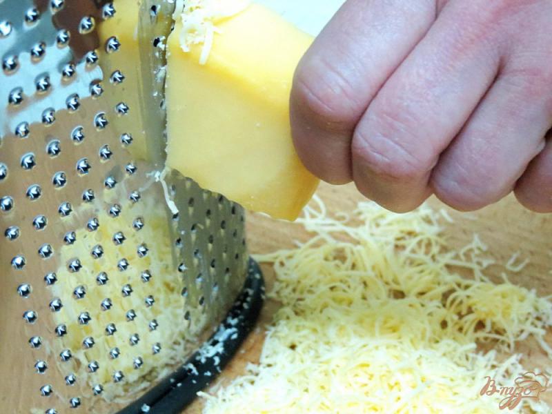 Фото приготовление рецепта: Сухарики с сыром и укропом шаг №3