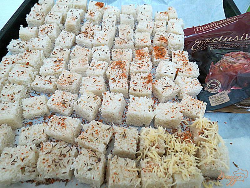 Фото приготовление рецепта: Сухарики с сыром и укропом шаг №5