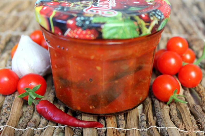 Фото приготовление рецепта: Баклажаны в остром томатном соусе на зиму шаг №6